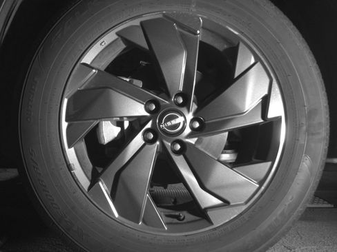 Used 2025 Nissan Rogue SV FWD image 15