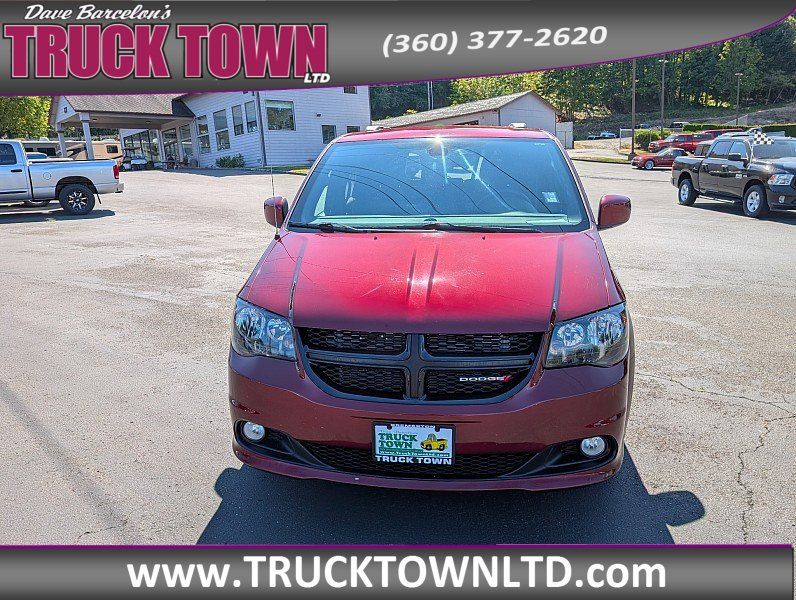 Used 2018 Dodge Grand Caravan SE FWD image 2
