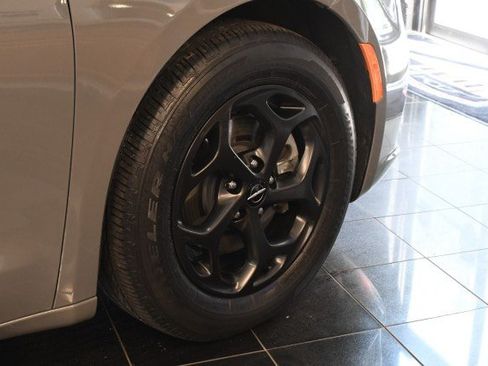 Used 2022 Chrysler Pacifica Touring-L w/ S Appearance Package FWD image 41