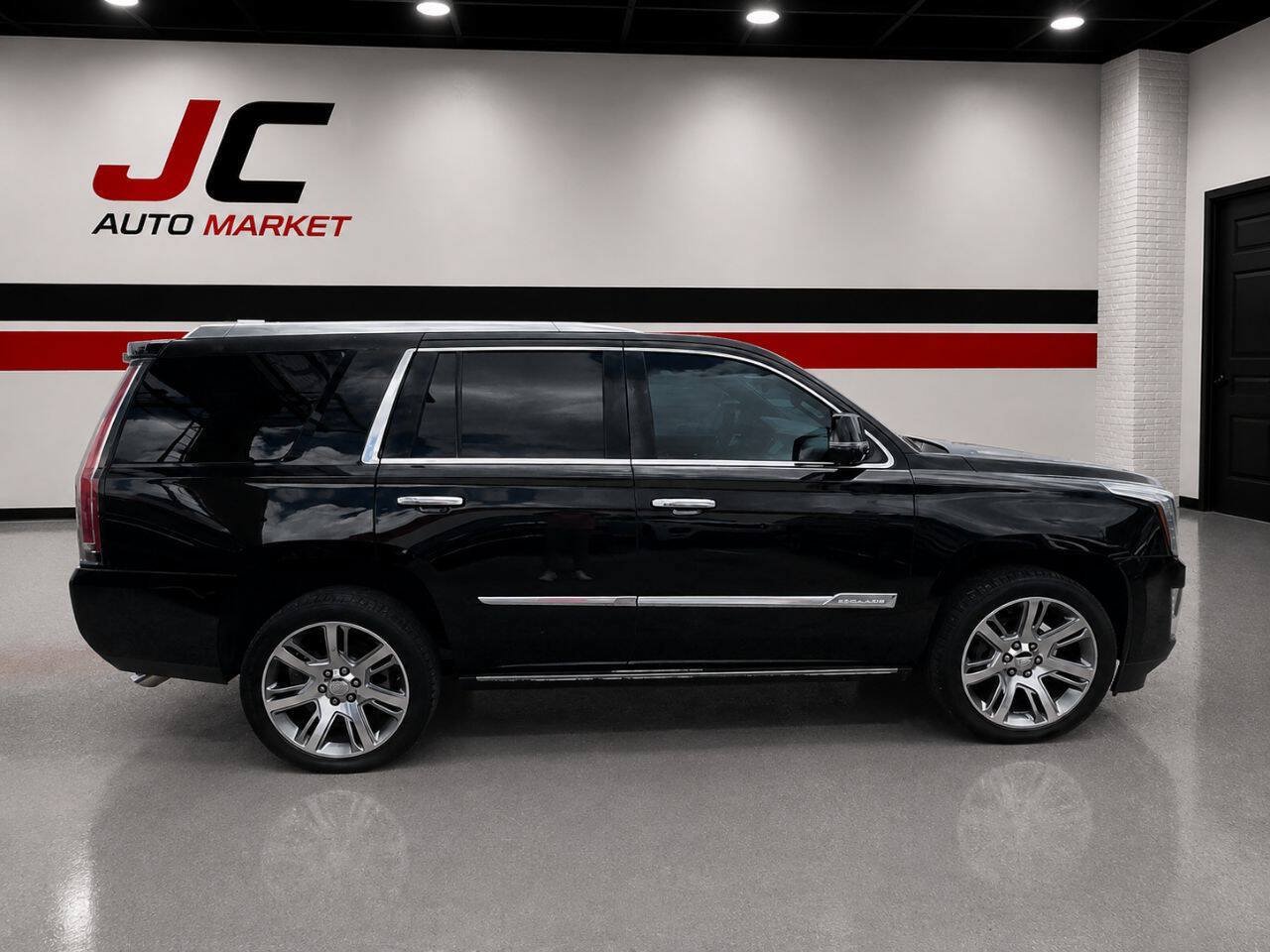 Used 2016 Cadillac Escalade Premium AWD/4WD image 6