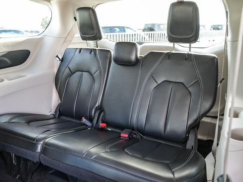 Certified 2024 Chrysler Pacifica Select image 20