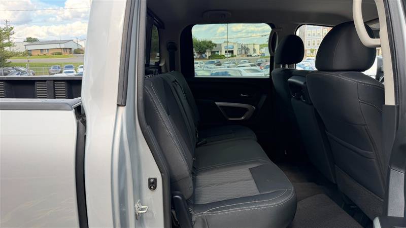 Used 2017 Nissan Titan SV AWD/4WD image 9