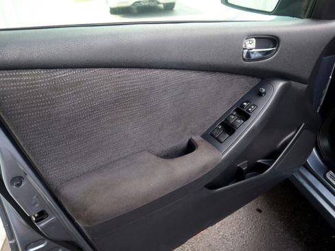 Used 2010 Nissan Altima 3.5 SR w/ Sport Pkg image 56