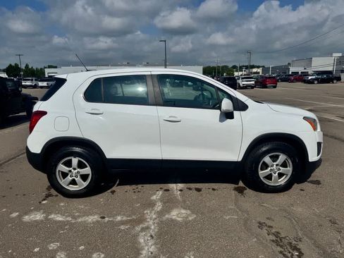 Used 2016 Chevrolet Trax LS AWD/4WD image 4