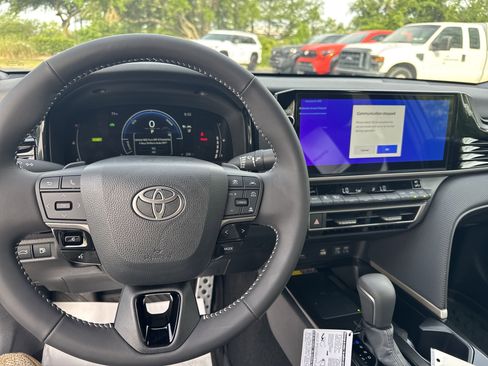 New 2025 Toyota Camry Hybrid image 16