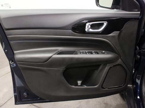 New 2026 Jeep Compass Latitude AWD/4WD image 17