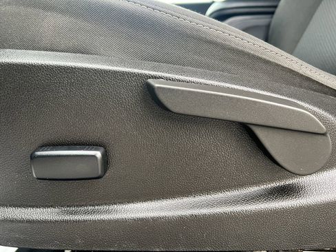 Used 2022 Chevrolet Colorado LT w/ Fleet Safety Package image 21