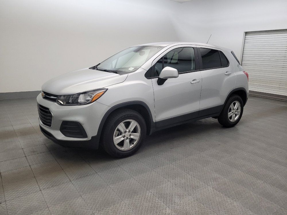 Used 2022 Chevrolet Trax LS w/ Tint and Cruise Package AWD/4WD image 2