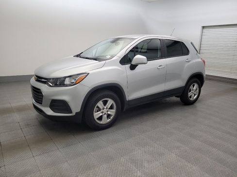 Used 2022 Chevrolet Trax LS w/ Tint and Cruise Package AWD/4WD image 2