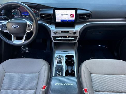 Used 2022 Ford Explorer XLT image 15