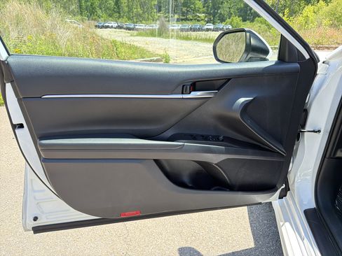 Used 2022 Toyota Camry SE w/ Convenience Package FWD image 10