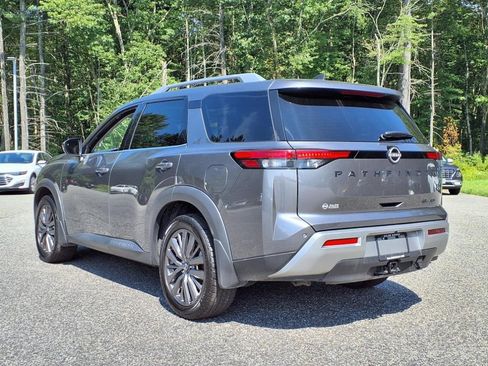 Used 2024 Nissan Pathfinder SL w/ SL Premium Package image 11