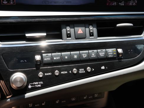 Used 2022 Lexus ES 350 Ultra Luxury w/ Accessory Package 2 FWD image 27