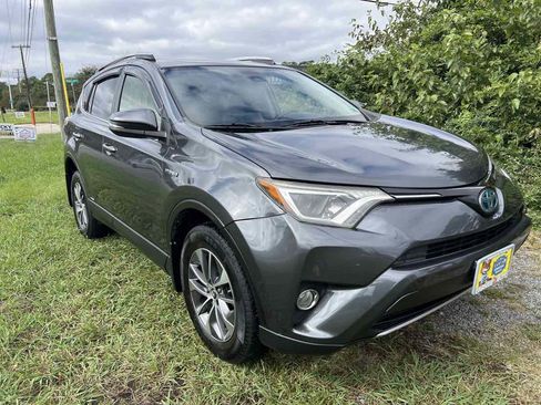 Used 2018 Toyota RAV4 XLE image 9