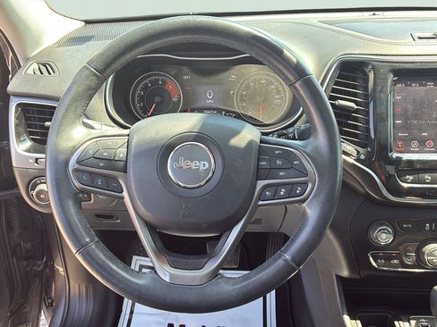 Used 2019 Jeep Cherokee Limited FWD image 28