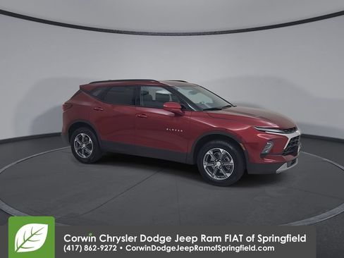 Used 2025 Chevrolet Blazer LT w/ Convenience Package AWD/4WD image 2