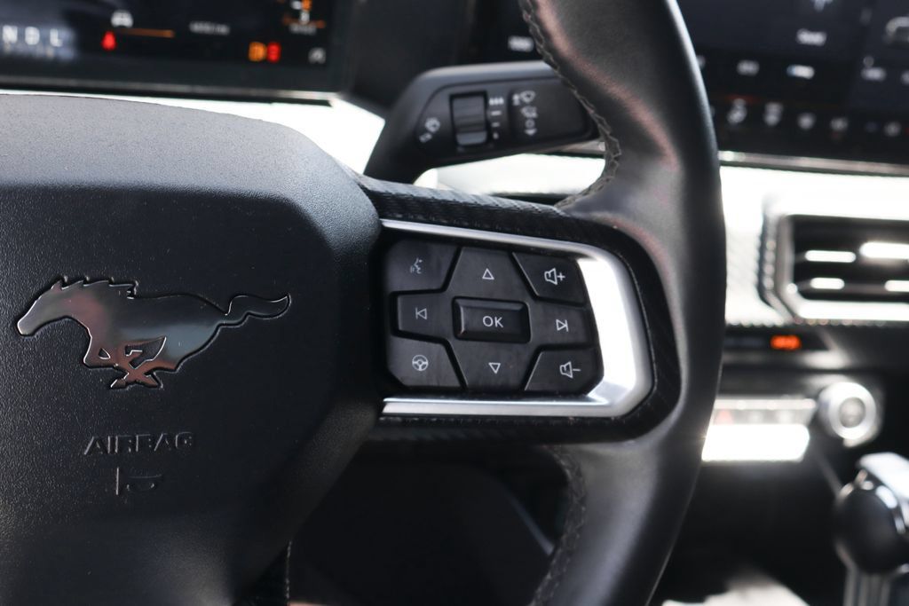 Used 2025 Ford Mustang Coupe RWD image 26