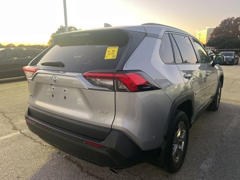 Used 2022 Toyota RAV4 XLE image 4