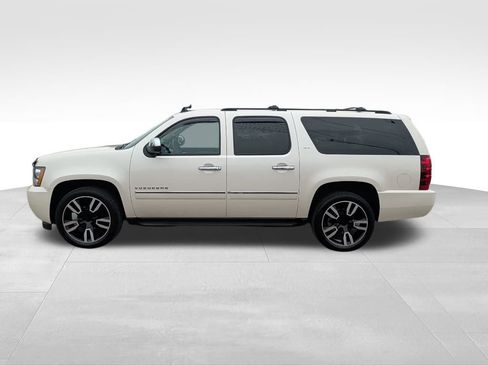 Used 2014 Chevrolet Suburban LTZ image 4