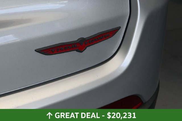 Used 2025 Jeep Compass Trailhawk AWD/4WD image 13