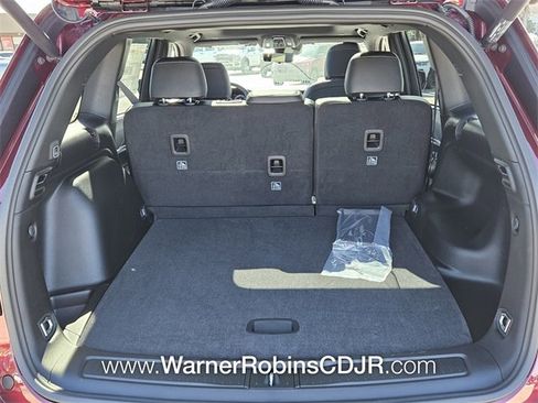 New 2025 Jeep Grand Cherokee Limited w/ Luxury Tech Group II image 13