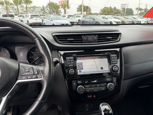 Certified 2017 Nissan Rogue SL w/ SL Premium Package image 20