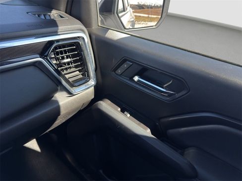 Used 2025 GMC Canyon Elevation image 17