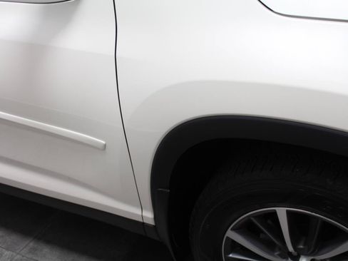 Used 2019 Toyota Highlander XLE AWD/4WD image 41