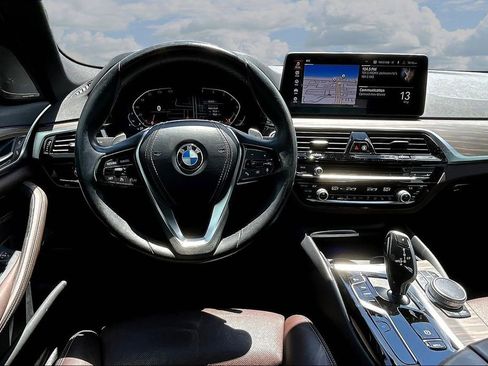 Used 2021 BMW 530i w/ Premium Package RWD image 8