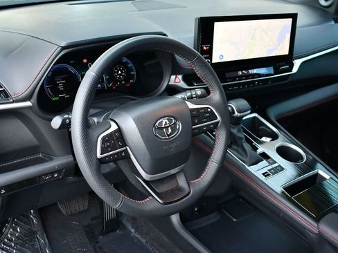 Used 2025 Toyota Sienna XSE image 44