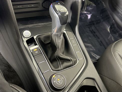 Used 2023 Volkswagen Tiguan SE AWD/4WD image 16