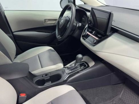 Used 2025 Toyota Corolla LE w/ LE Premium Package FWD image 12