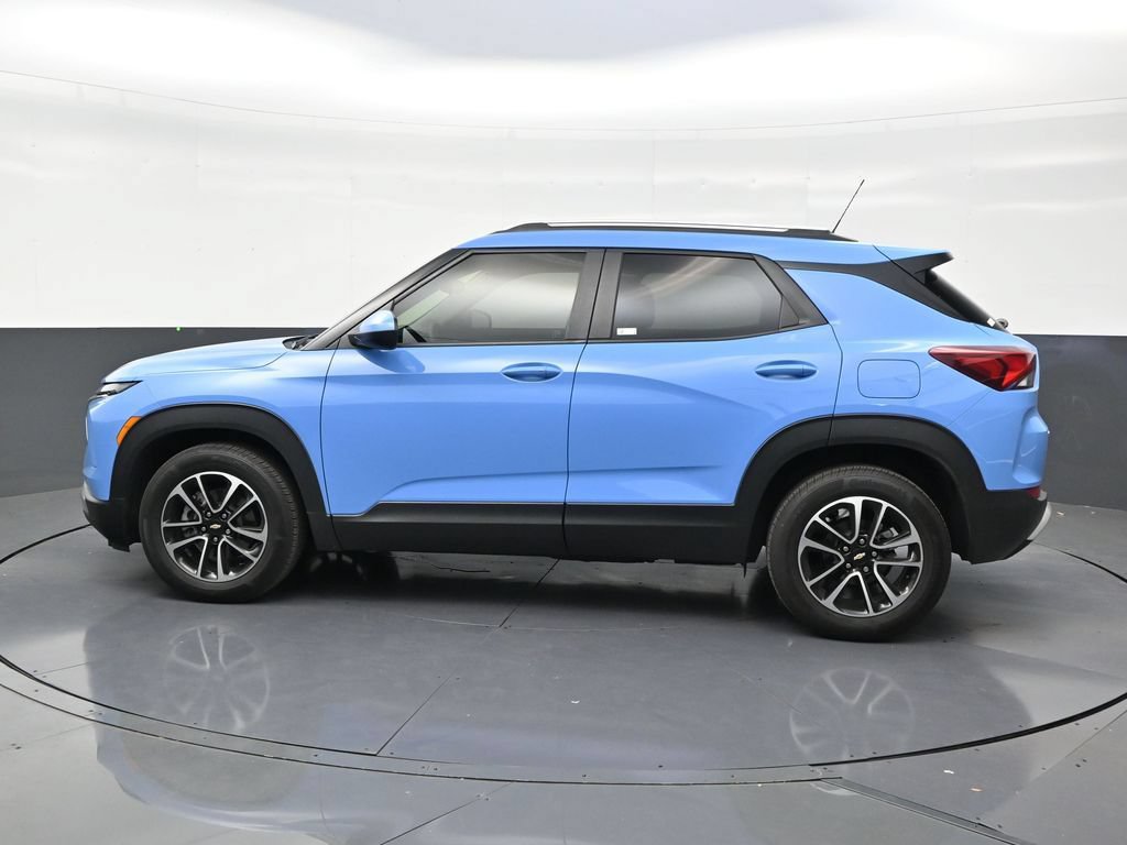 Used 2024 Chevrolet TrailBlazer LT FWD image 2