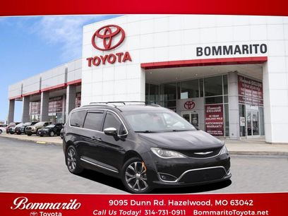 Used 2019 Chrysler Pacifica Limited w/ Tire & Wheel Group