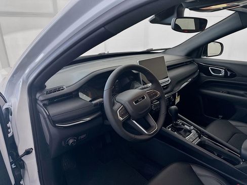 New 2026 Jeep Compass Latitude image 9