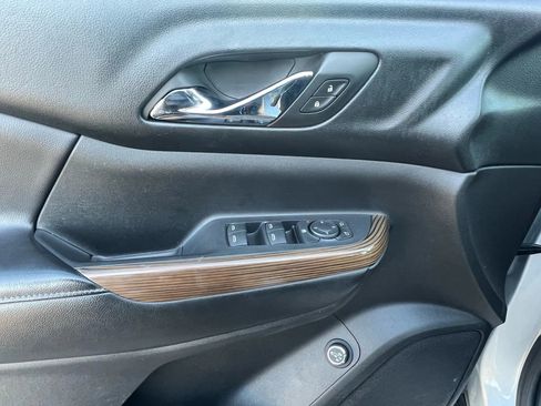 Used 2018 GMC Acadia SLE w/ Driver Alert Package I FWD image 24