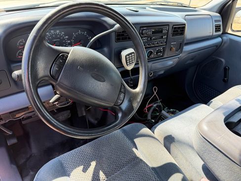 Used 2001 Ford F250 XL AWD/4WD image 10