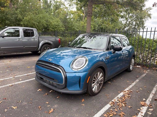 Used 2024 MINI Cooper 4-Door Hardtop FWD image 1