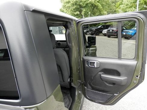 Used 2023 Jeep Gladiator Sport AWD/4WD image 35