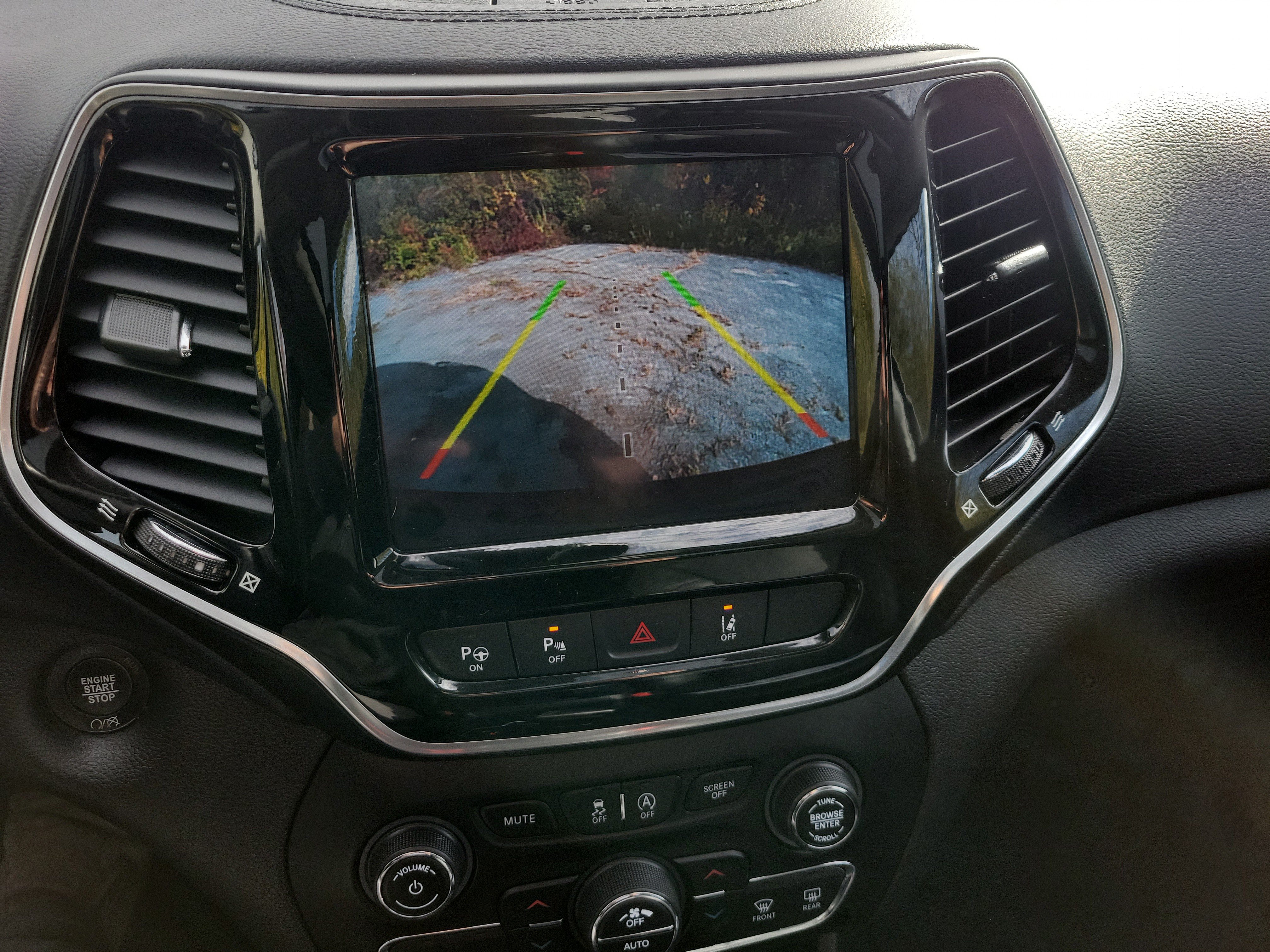 Used 2020 Jeep Cherokee Limited w/ Technology Group AWD/4WD image 26