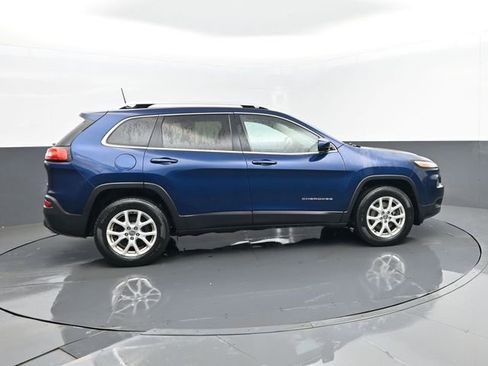 Used 2018 Jeep Cherokee Latitude w/ Cold Weather Group AWD/4WD image 4