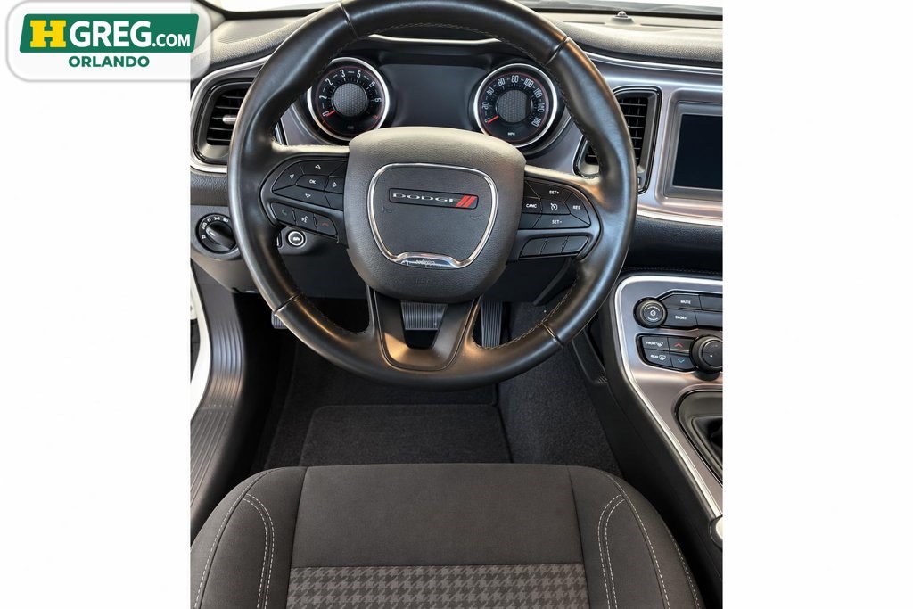 Used 2018 Dodge Challenger SXT RWD image 10