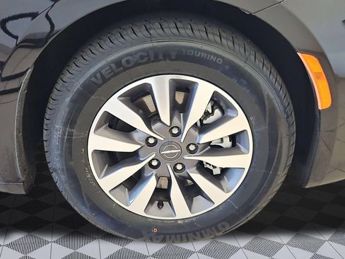 Used 2024 Chrysler Pacifica Limited FWD image 30