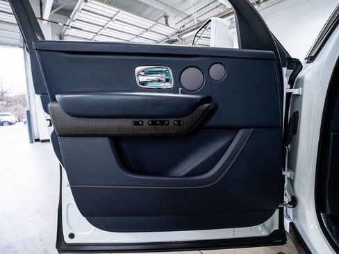Used 2021 Rolls-Royce Cullinan image 30