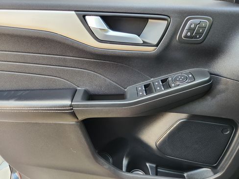 Used 2022 Ford Escape SEL w/ Technology Package FWD image 15