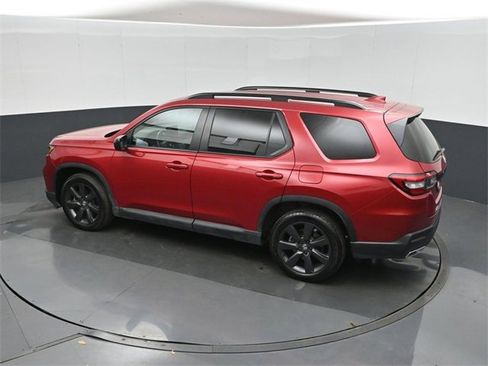 Used 2025 Honda Pilot Sport image 28