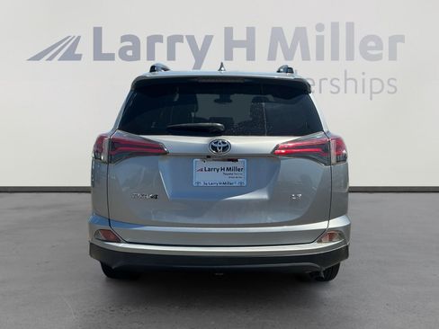 Used 2018 Toyota RAV4 LE w/ Carpet Mat Package FWD image 4