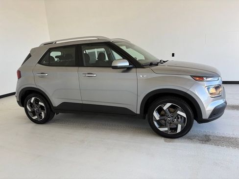 Used 2024 Hyundai Venue SEL FWD image 1
