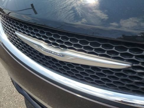 Used 2018 Chrysler Pacifica Touring-L Plus FWD image 30