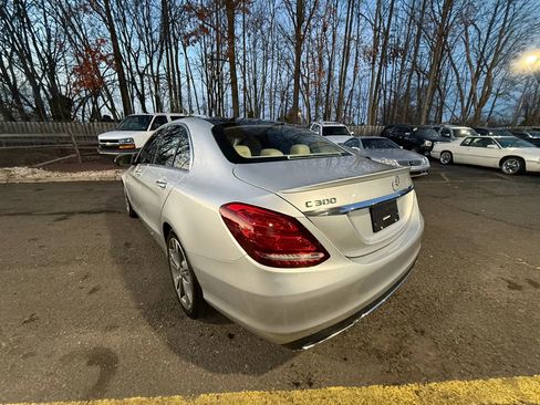 Used 2017 Mercedes-Benz C 300 Sedan image 4